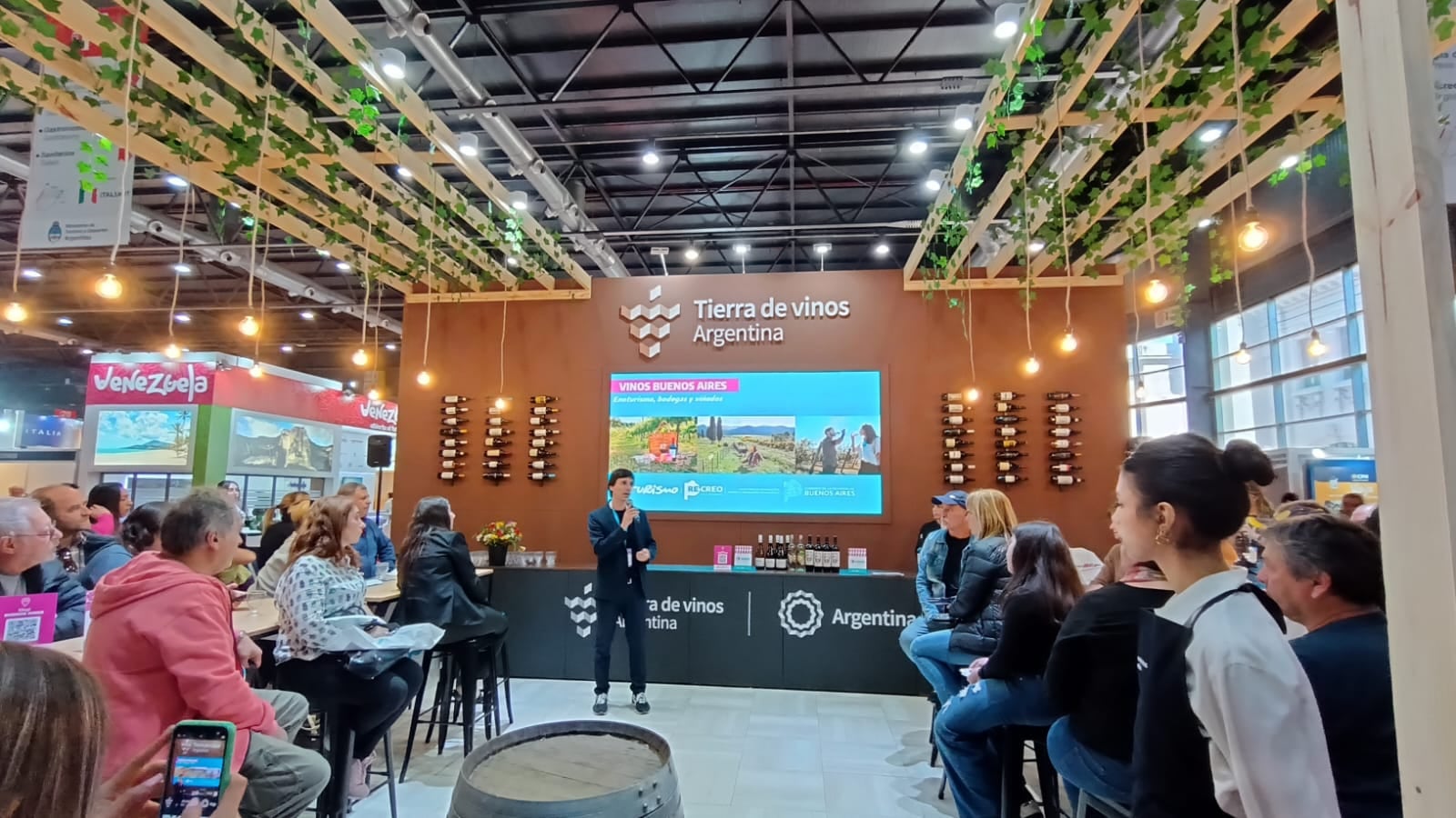Stands de vinos / Tierra de Vinos — portada